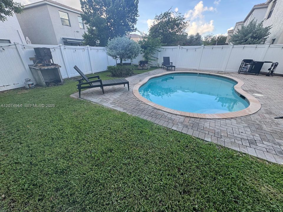 For Rent: $6,150 (4 beds, 2 baths, 2318 Square Feet)