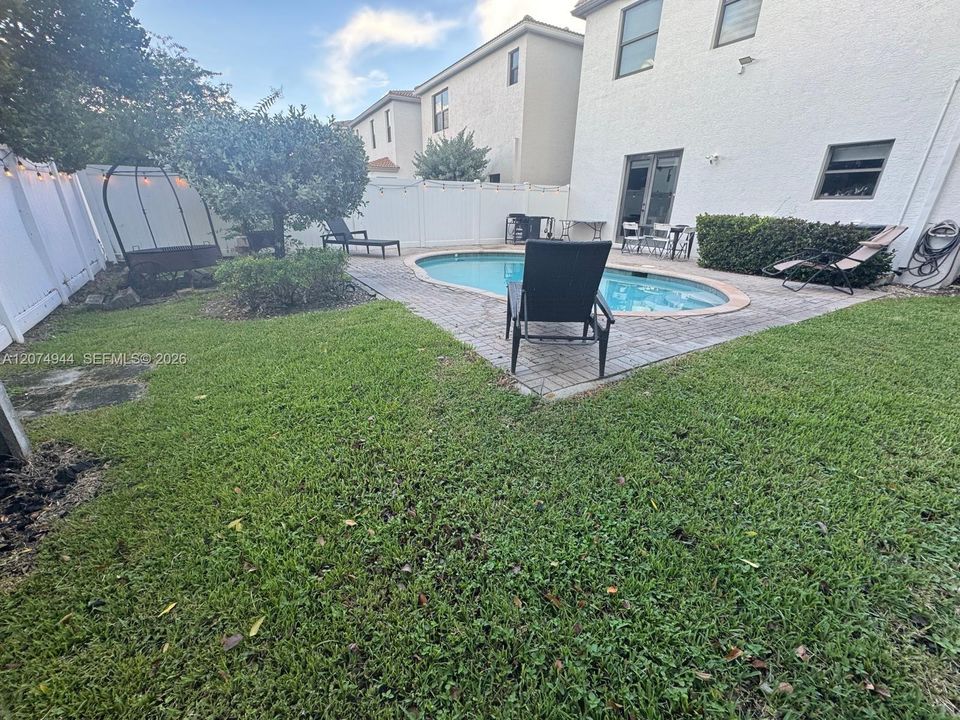 For Rent: $6,150 (4 beds, 2 baths, 2318 Square Feet)