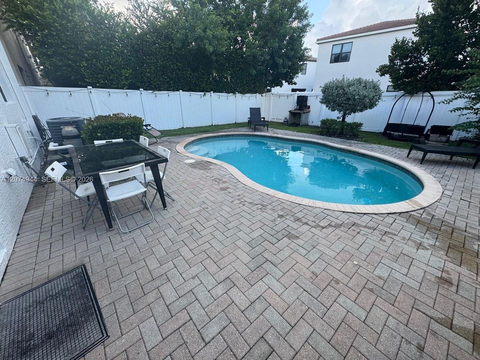 For Rent: $6,150 (4 beds, 2 baths, 2318 Square Feet)