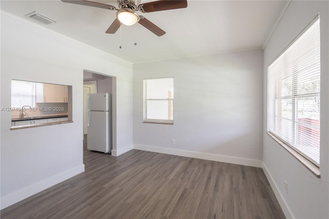 For Rent: $1,950 (2 beds, 1 baths, 1536 Square Feet)