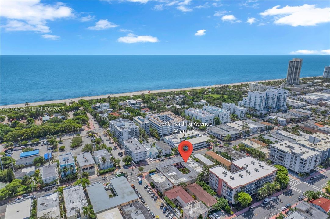 For Sale: $360,000 (2 beds, 2 baths, 918 Square Feet)