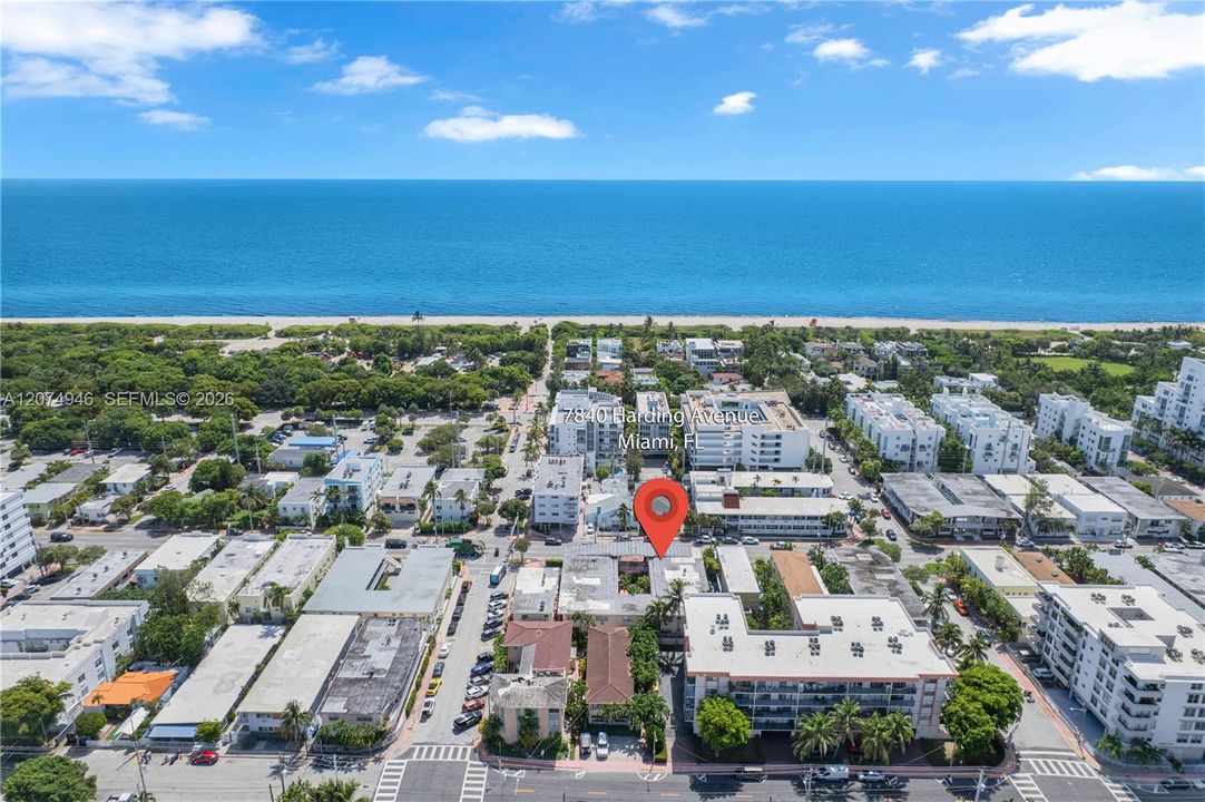 For Sale: $360,000 (2 beds, 2 baths, 918 Square Feet)