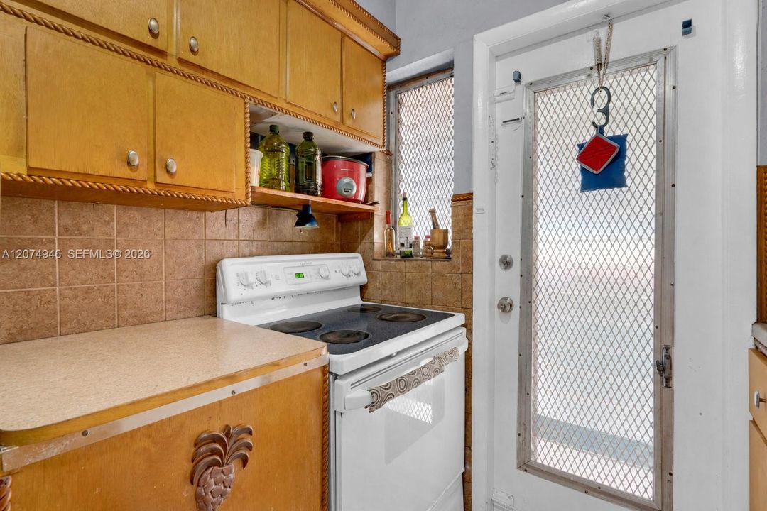 For Sale: $360,000 (2 beds, 2 baths, 918 Square Feet)
