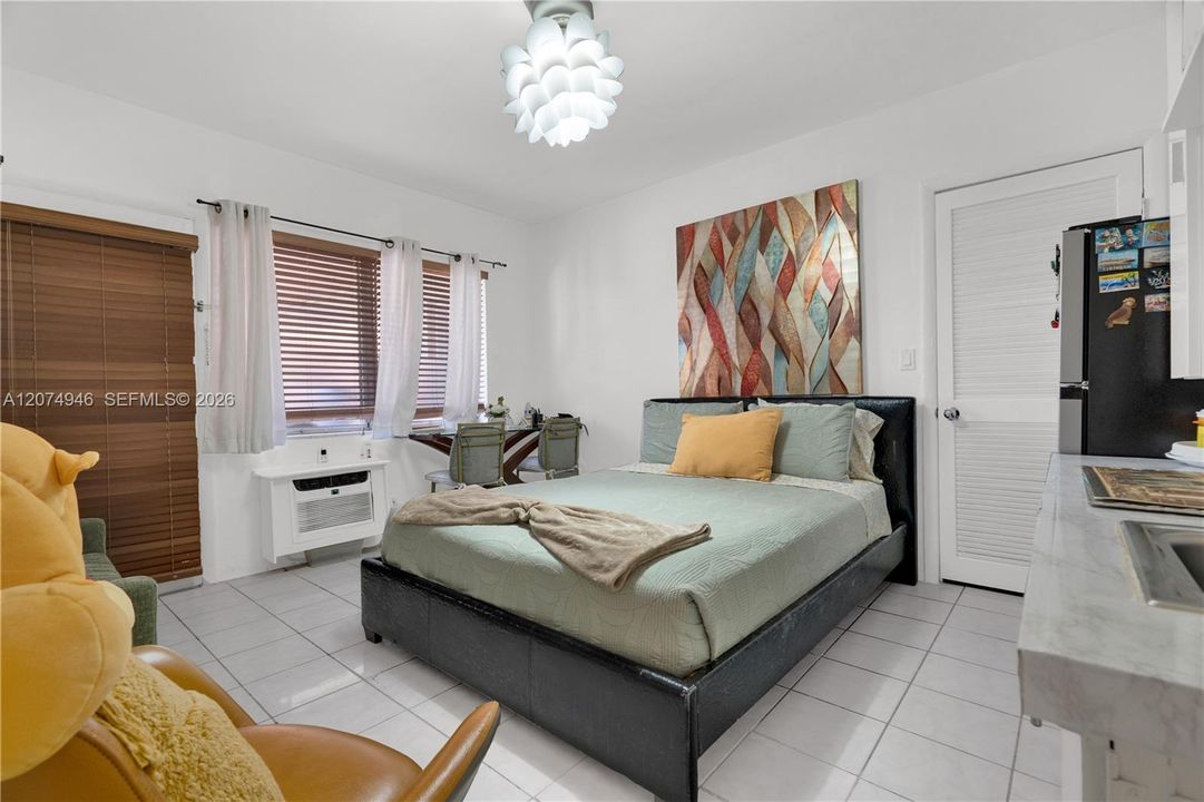 For Sale: $360,000 (2 beds, 2 baths, 918 Square Feet)