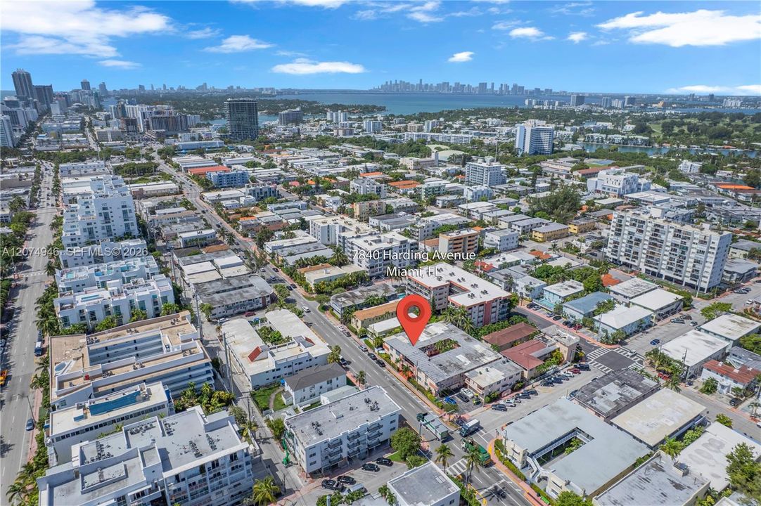 For Sale: $360,000 (2 beds, 2 baths, 918 Square Feet)