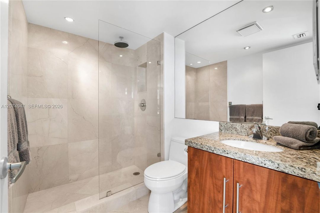 For Sale: $1,325,000 (2 beds, 2 baths, 1042 Square Feet)