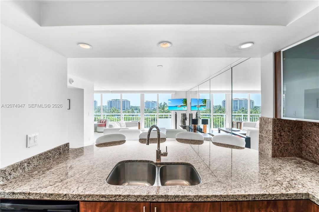 For Sale: $1,325,000 (2 beds, 2 baths, 1042 Square Feet)