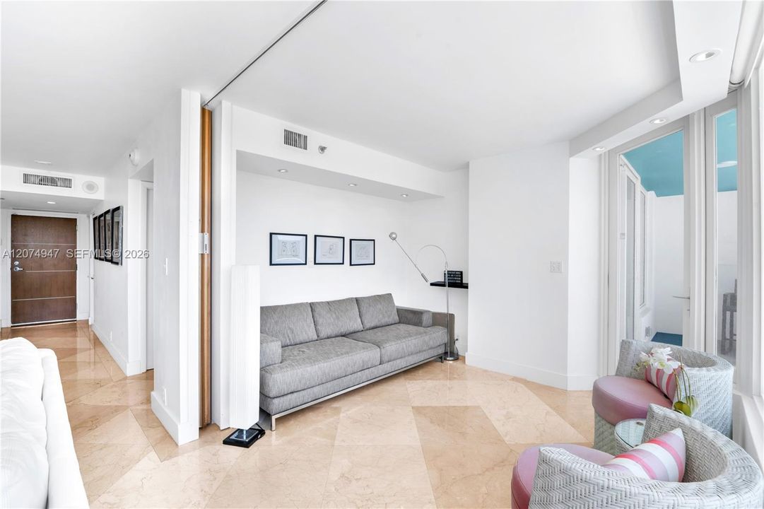 For Sale: $1,325,000 (2 beds, 2 baths, 1042 Square Feet)