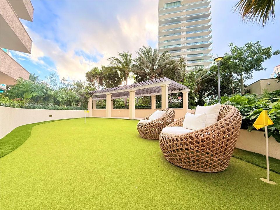 For Sale: $1,325,000 (2 beds, 2 baths, 1042 Square Feet)