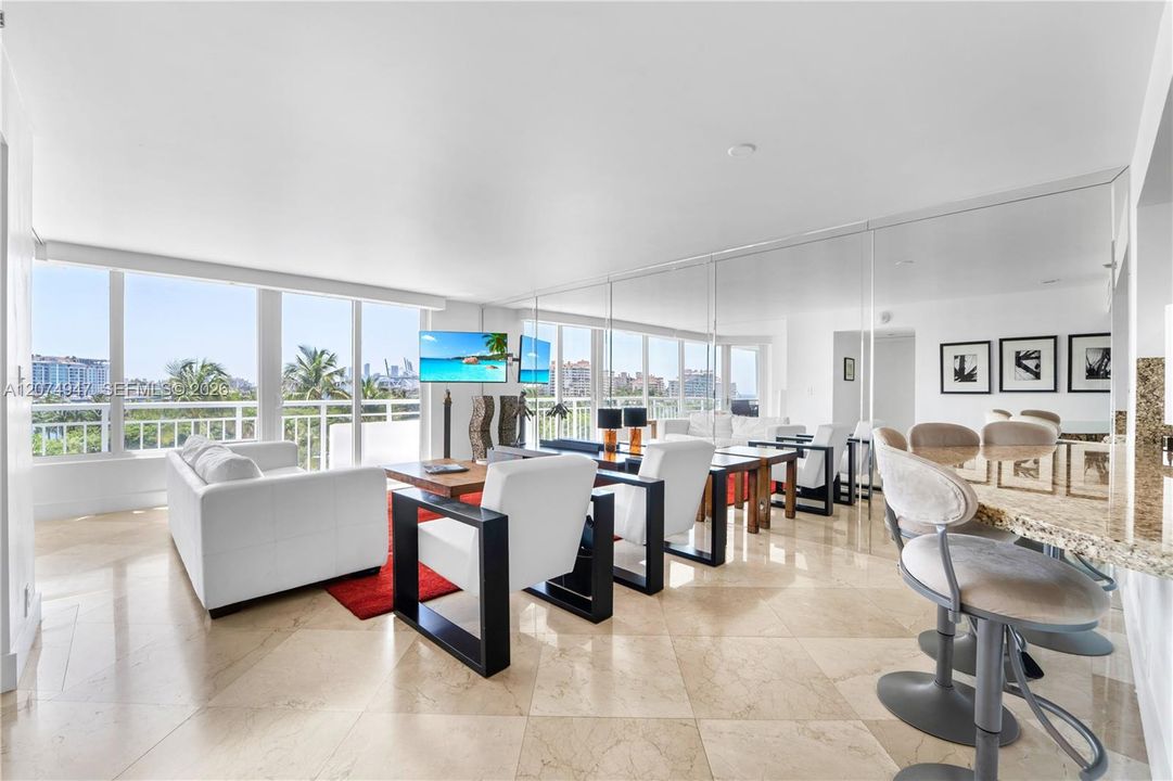 For Sale: $1,325,000 (2 beds, 2 baths, 1042 Square Feet)