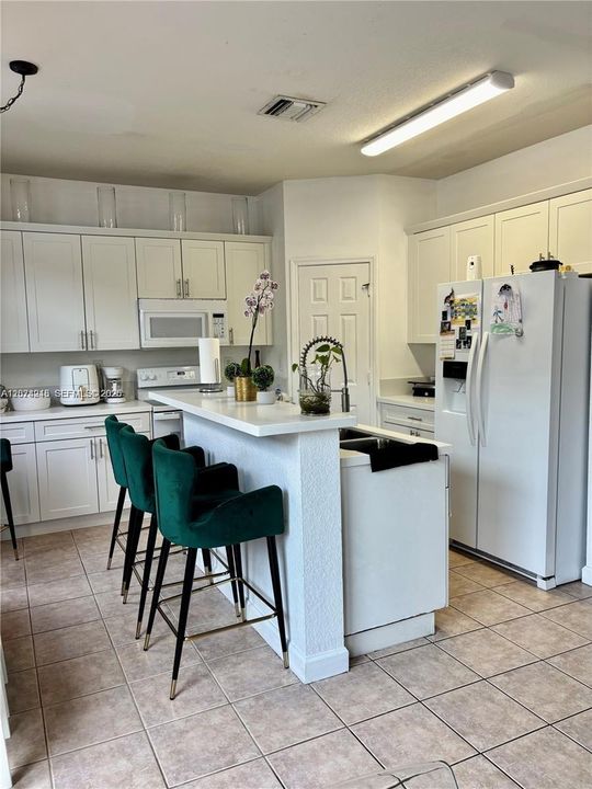 For Rent: $3,500 (3 beds, 2 baths, 1676 Square Feet)