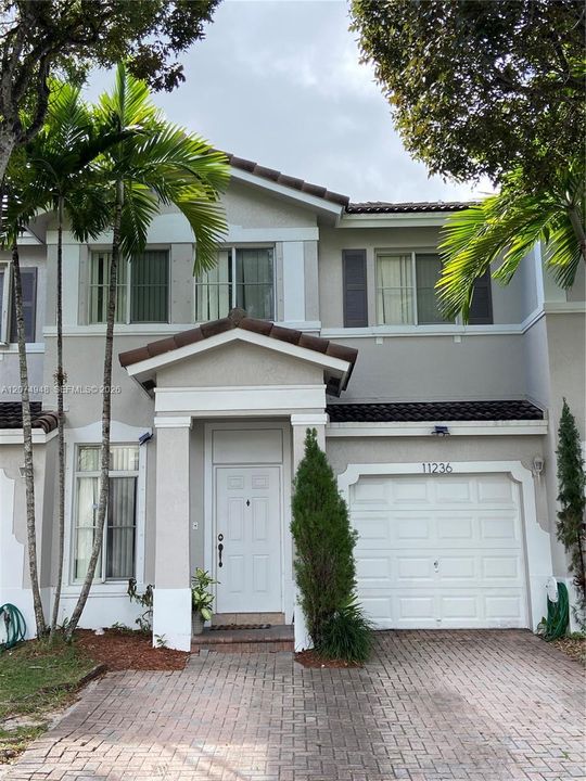 For Rent: $3,500 (3 beds, 2 baths, 1676 Square Feet)