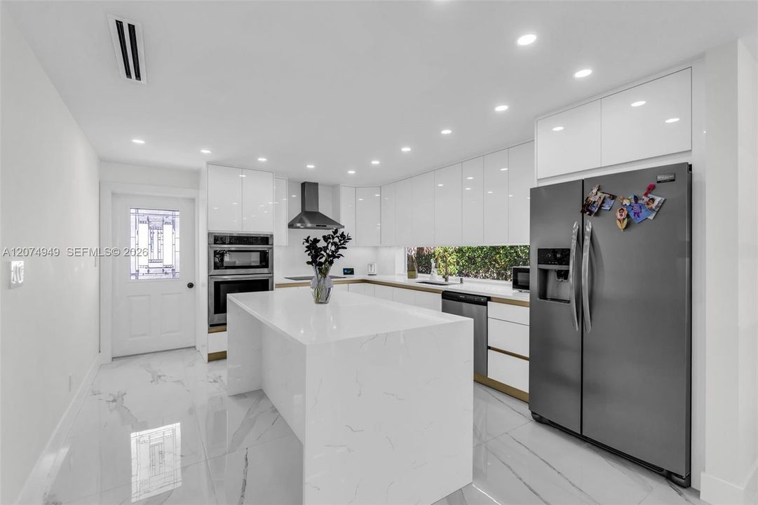 En Venta: $425,000 (2 camas, 1 baños, 900 Pies cuadrados)