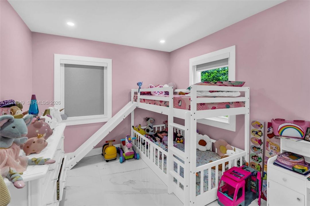 En Venta: $425,000 (2 camas, 1 baños, 900 Pies cuadrados)