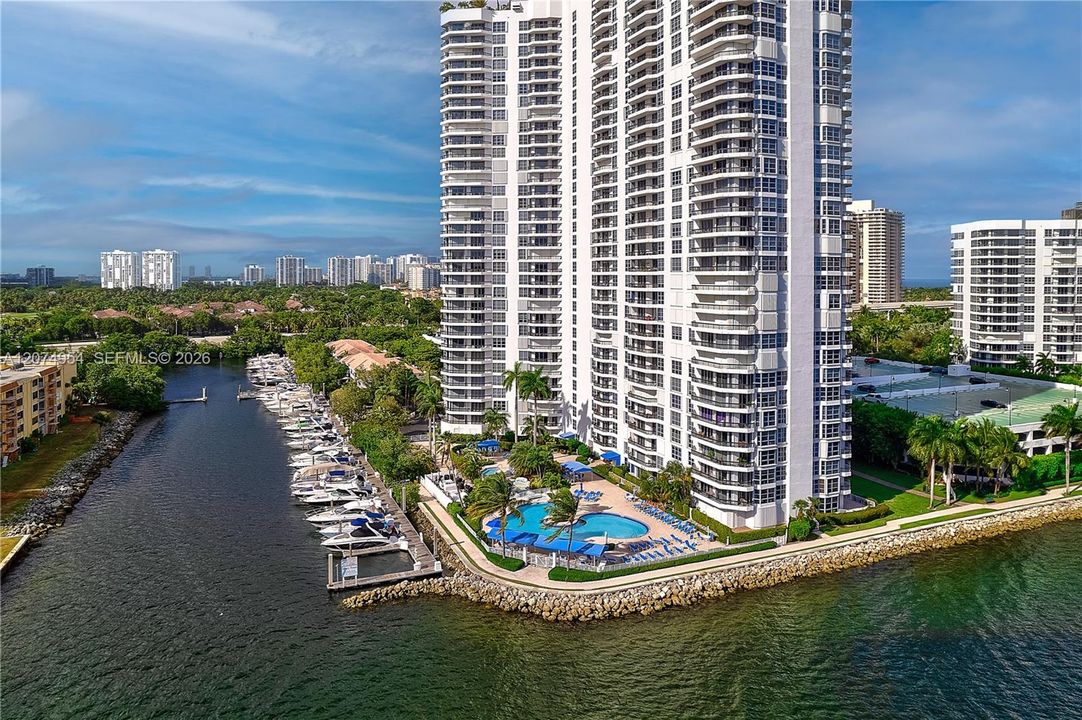 For Sale: $540,000 (2 beds, 2 baths, 1181 Square Feet)