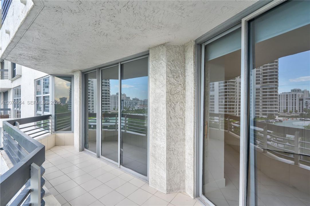 For Sale: $540,000 (2 beds, 2 baths, 1181 Square Feet)