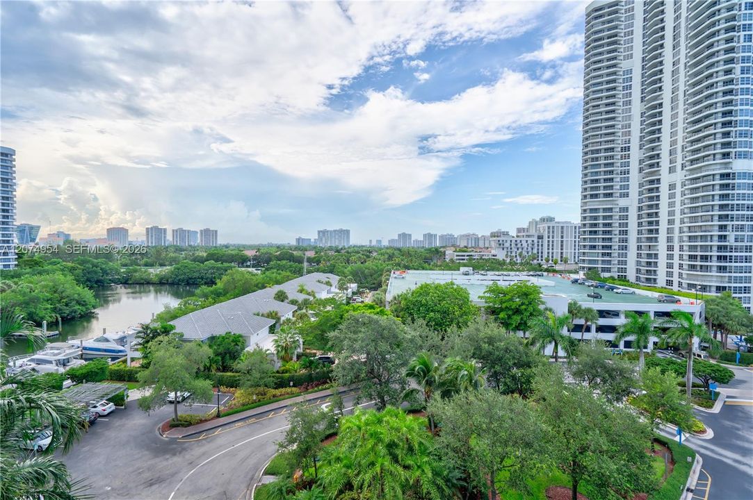 For Sale: $540,000 (2 beds, 2 baths, 1181 Square Feet)