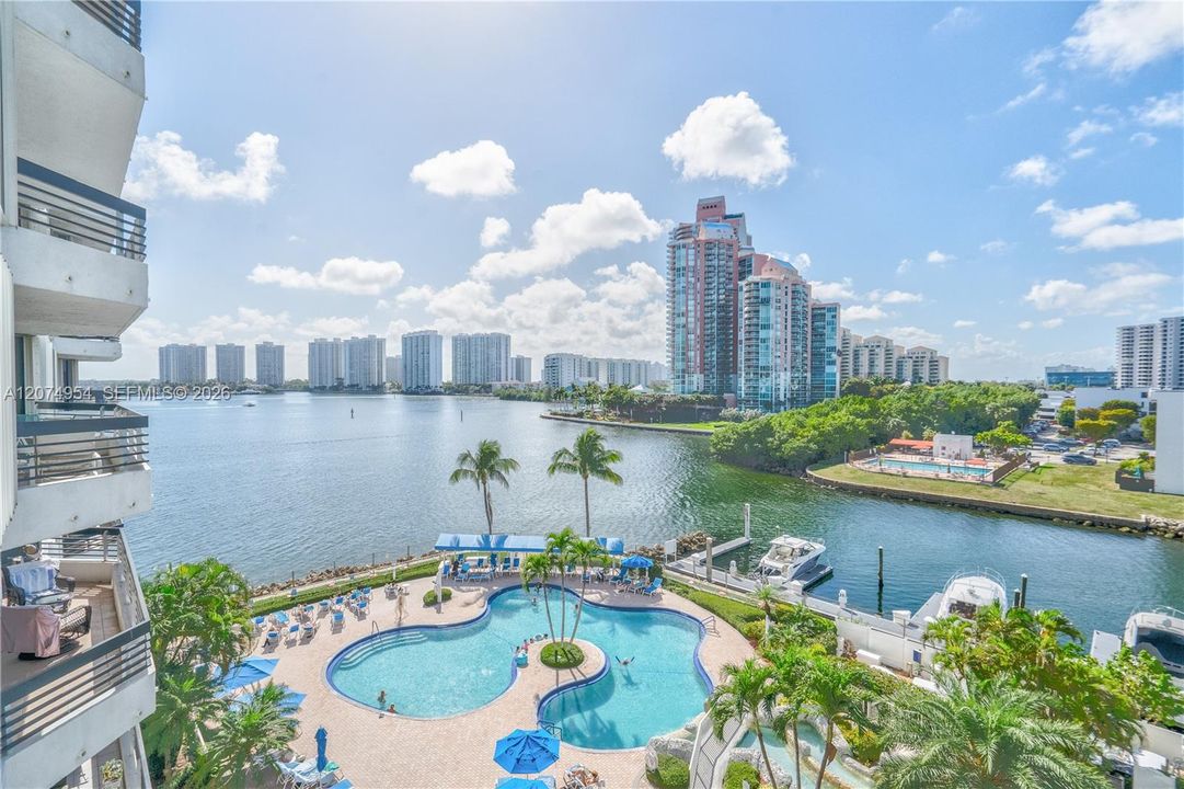 For Sale: $540,000 (2 beds, 2 baths, 1181 Square Feet)