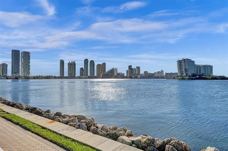For Sale: $540,000 (2 beds, 2 baths, 1181 Square Feet)