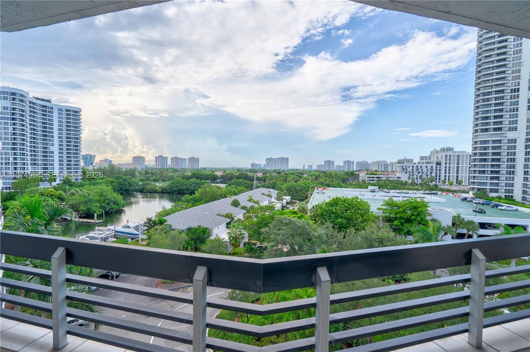 For Sale: $540,000 (2 beds, 2 baths, 1181 Square Feet)
