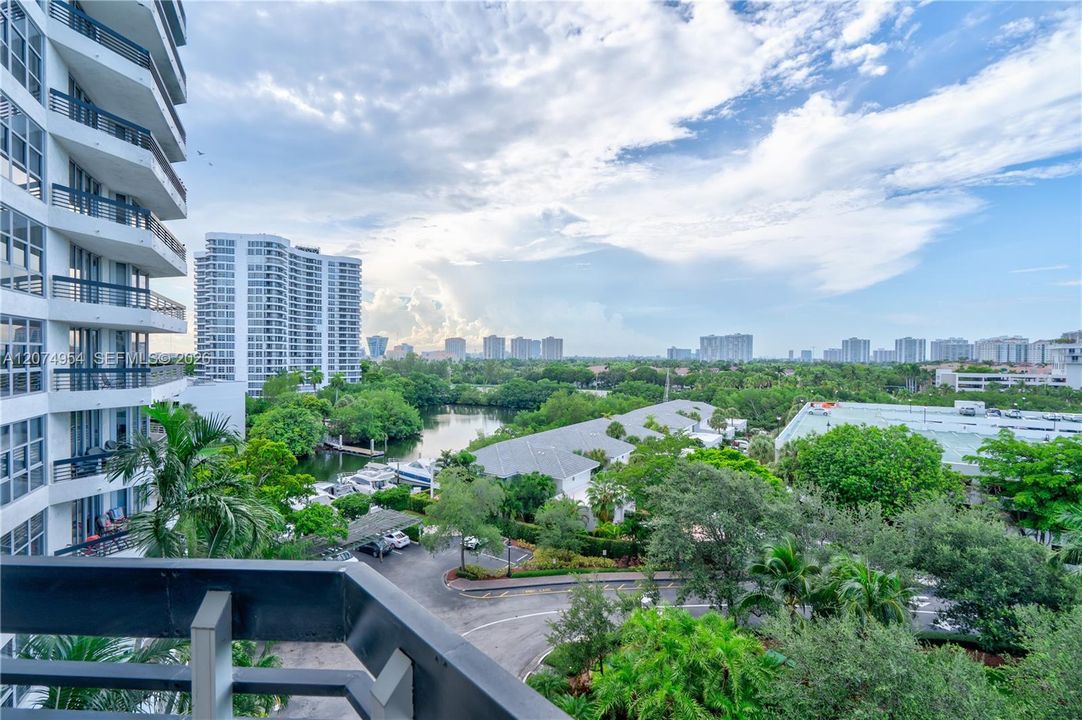 For Sale: $540,000 (2 beds, 2 baths, 1181 Square Feet)