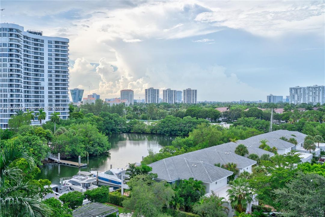 For Sale: $540,000 (2 beds, 2 baths, 1181 Square Feet)