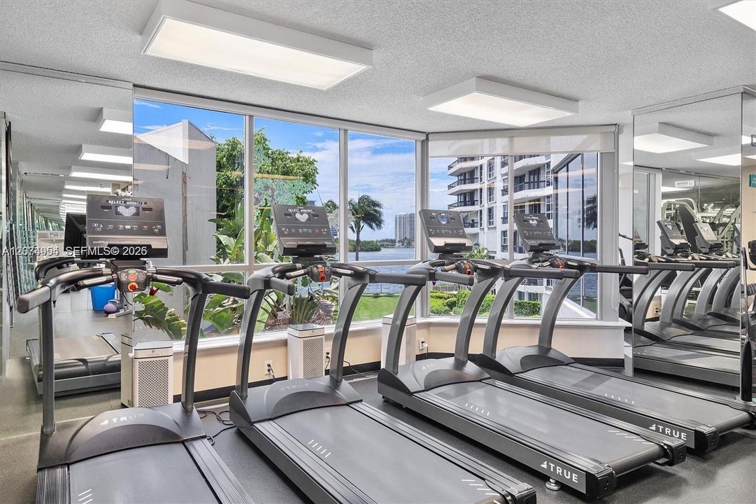 For Sale: $540,000 (2 beds, 2 baths, 1181 Square Feet)