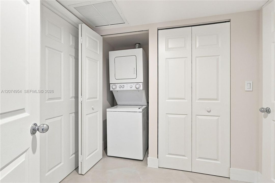 For Sale: $540,000 (2 beds, 2 baths, 1181 Square Feet)