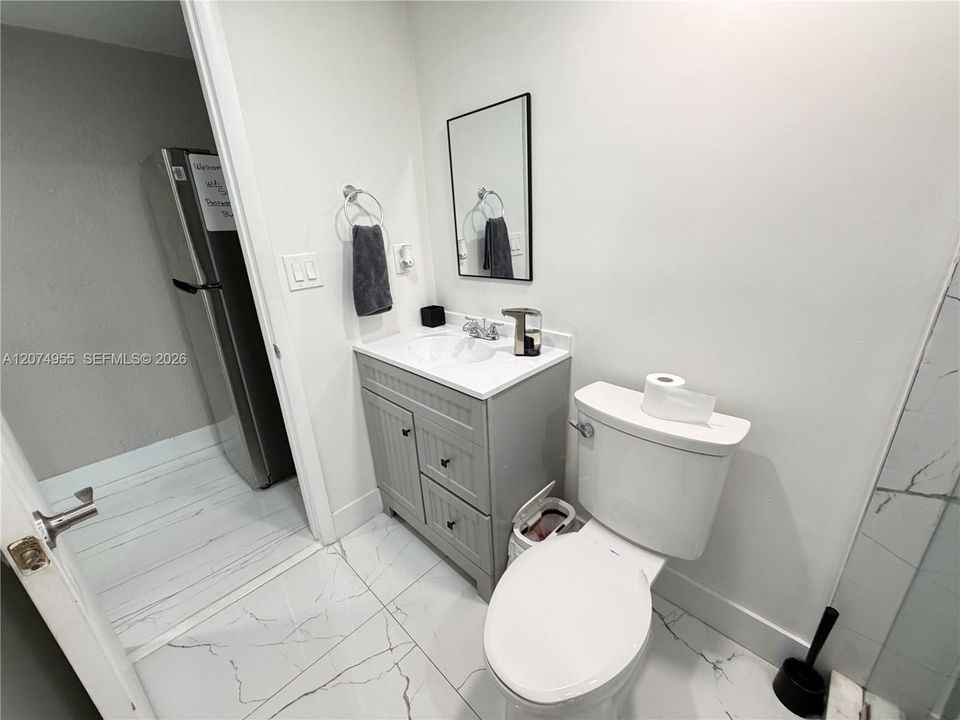 For Rent: $1,300 (1 beds, 1 baths, 300 Square Feet)