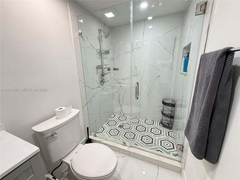 For Rent: $1,300 (1 beds, 1 baths, 300 Square Feet)