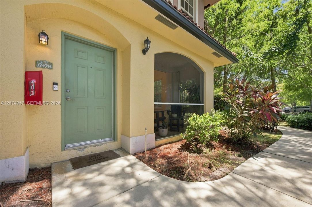 For Sale: $320,000 (2 beds, 2 baths, 1203 Square Feet)