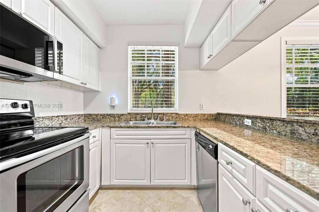 For Sale: $320,000 (2 beds, 2 baths, 1203 Square Feet)