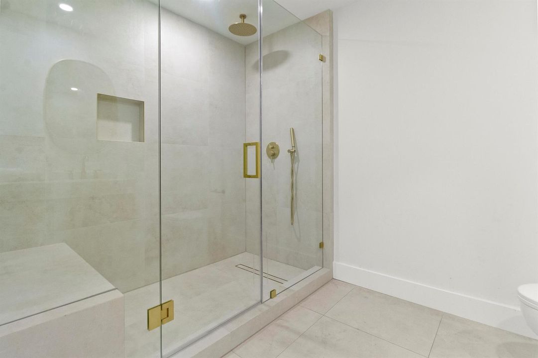 Guest bath 2