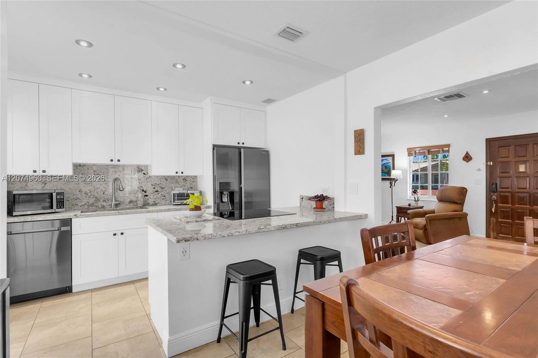 For Sale: $725,000 (2 beds, 1 baths, 1100 Square Feet)
