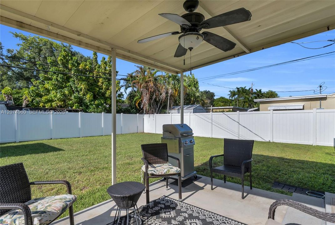 For Sale: $725,000 (2 beds, 1 baths, 1100 Square Feet)