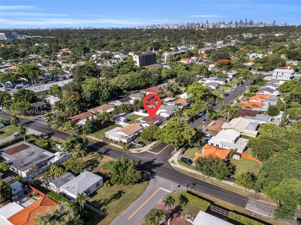 For Sale: $725,000 (2 beds, 1 baths, 1100 Square Feet)