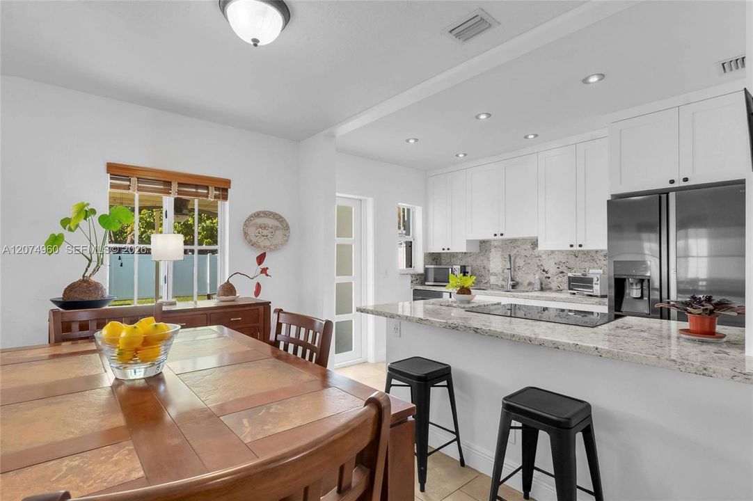 For Sale: $725,000 (2 beds, 1 baths, 1100 Square Feet)