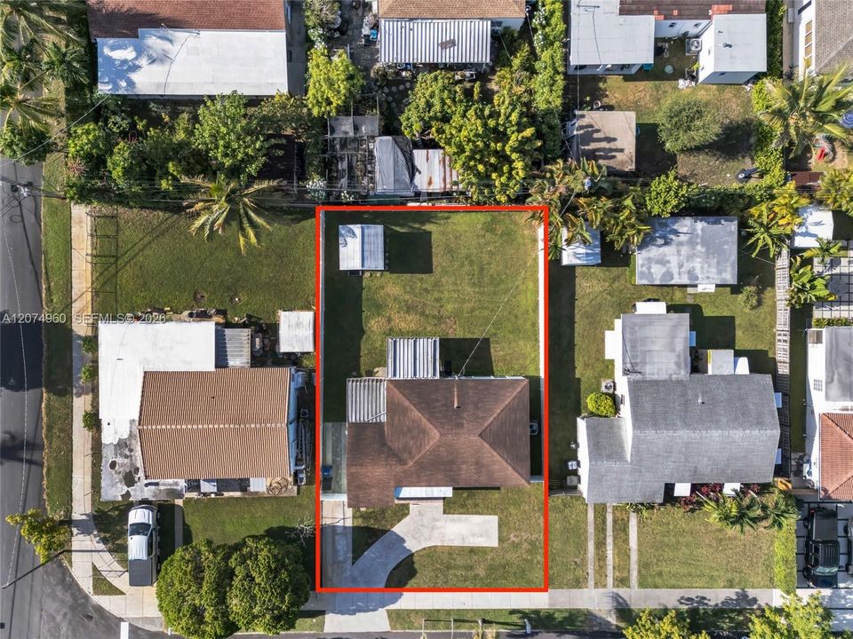 For Sale: $725,000 (2 beds, 1 baths, 1100 Square Feet)