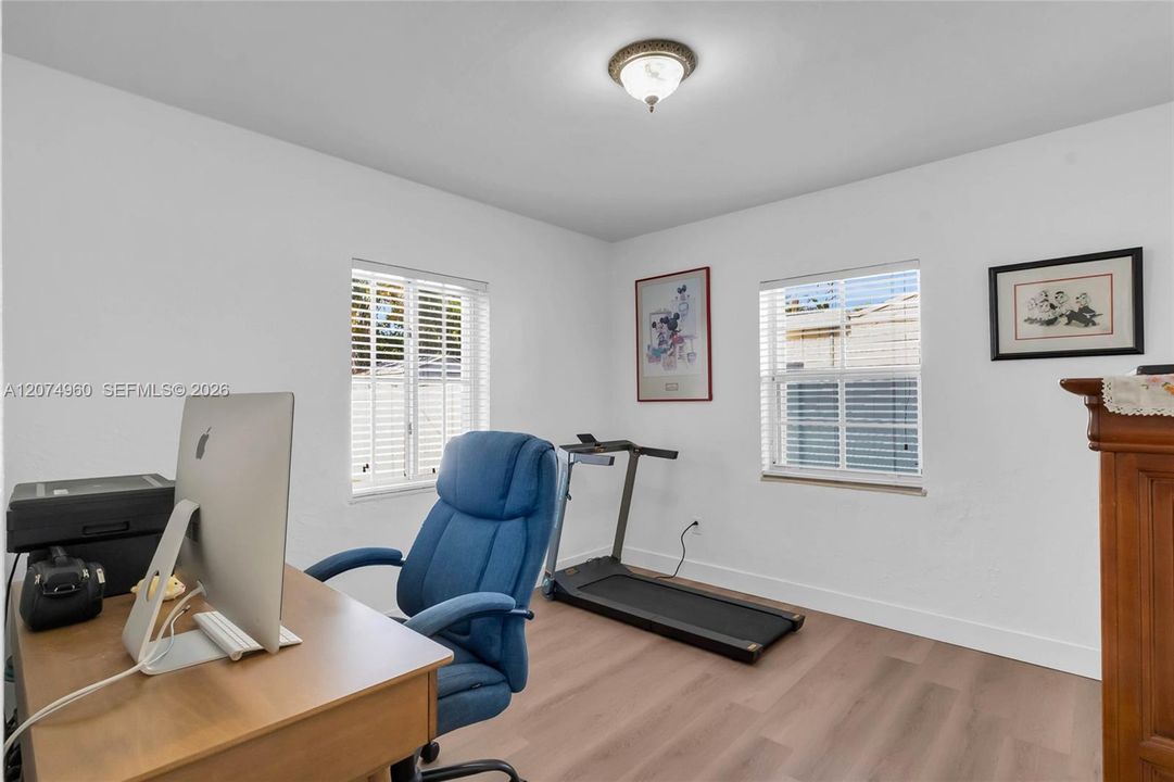 For Sale: $725,000 (2 beds, 1 baths, 1100 Square Feet)