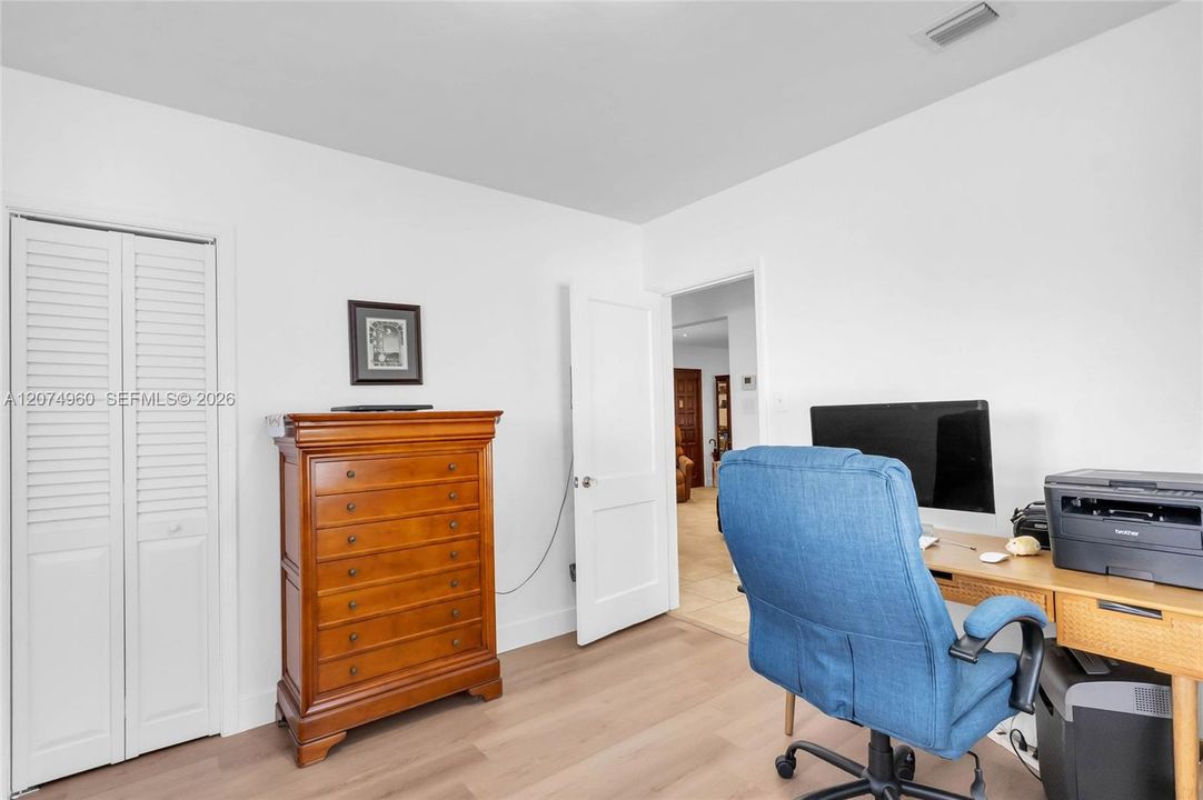 For Sale: $725,000 (2 beds, 1 baths, 1100 Square Feet)