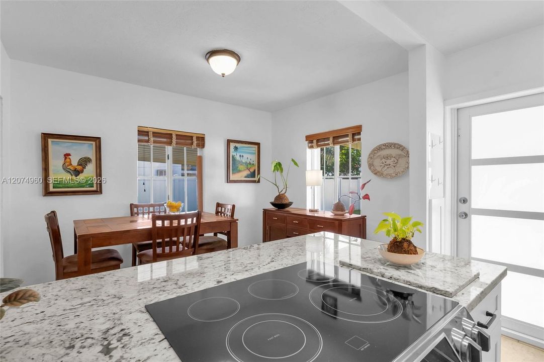 For Sale: $725,000 (2 beds, 1 baths, 1100 Square Feet)