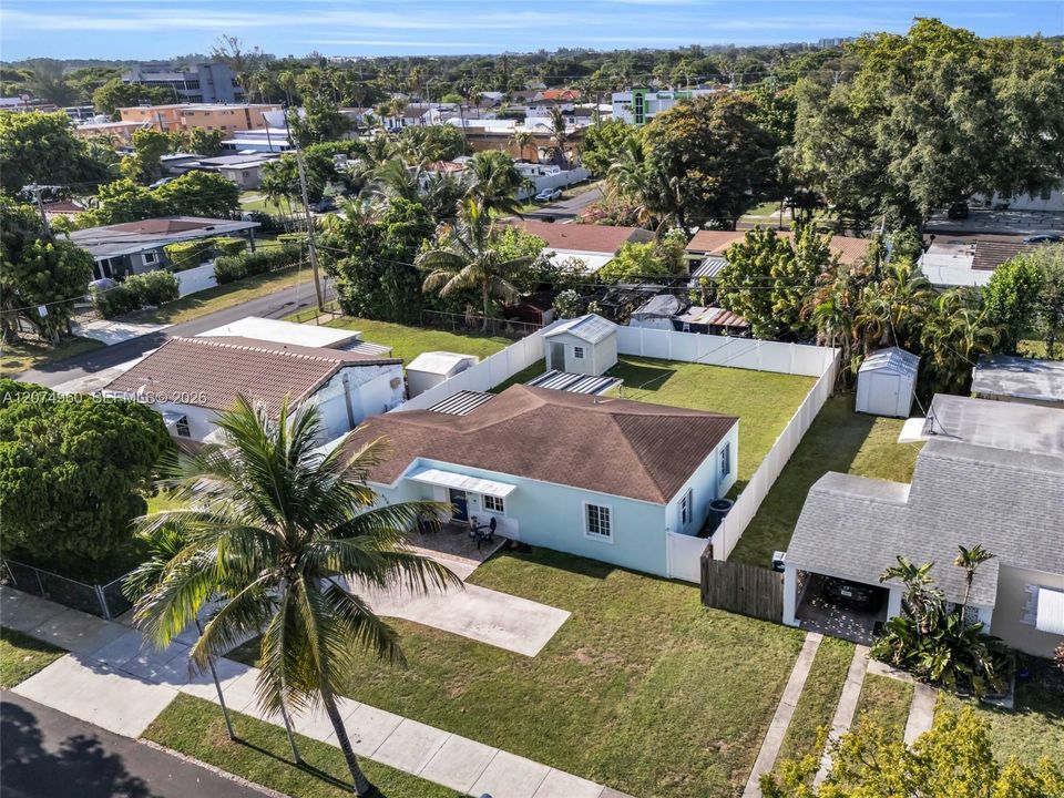 For Sale: $725,000 (2 beds, 1 baths, 1100 Square Feet)
