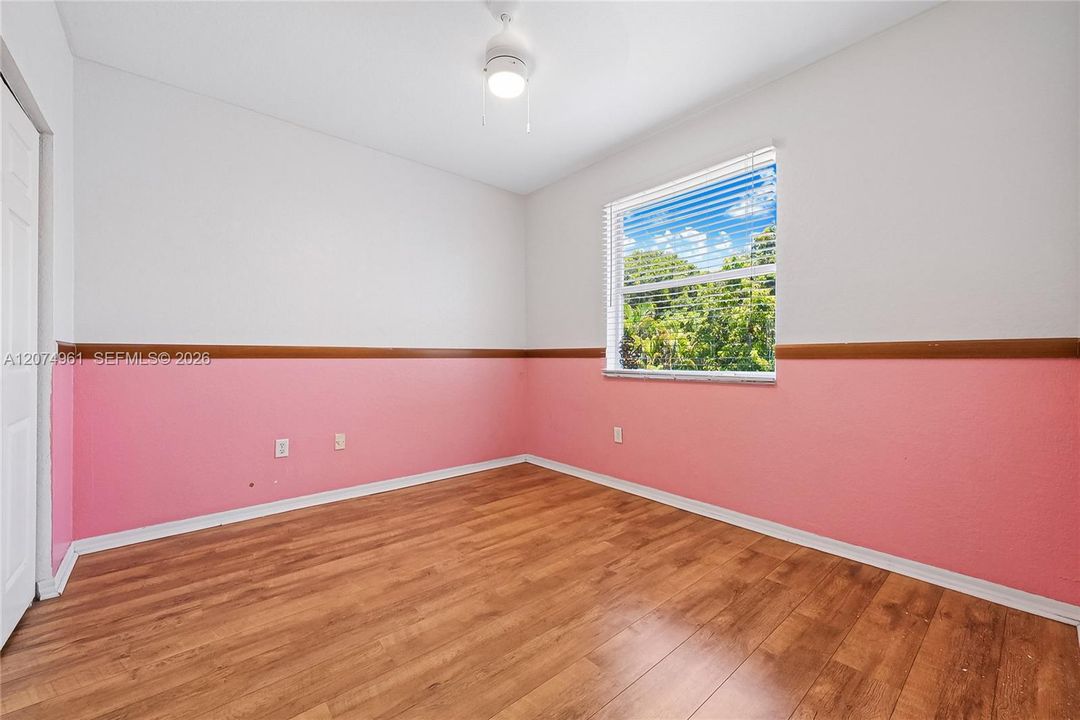 For Sale: $469,999 (4 beds, 2 baths, 1928 Square Feet)