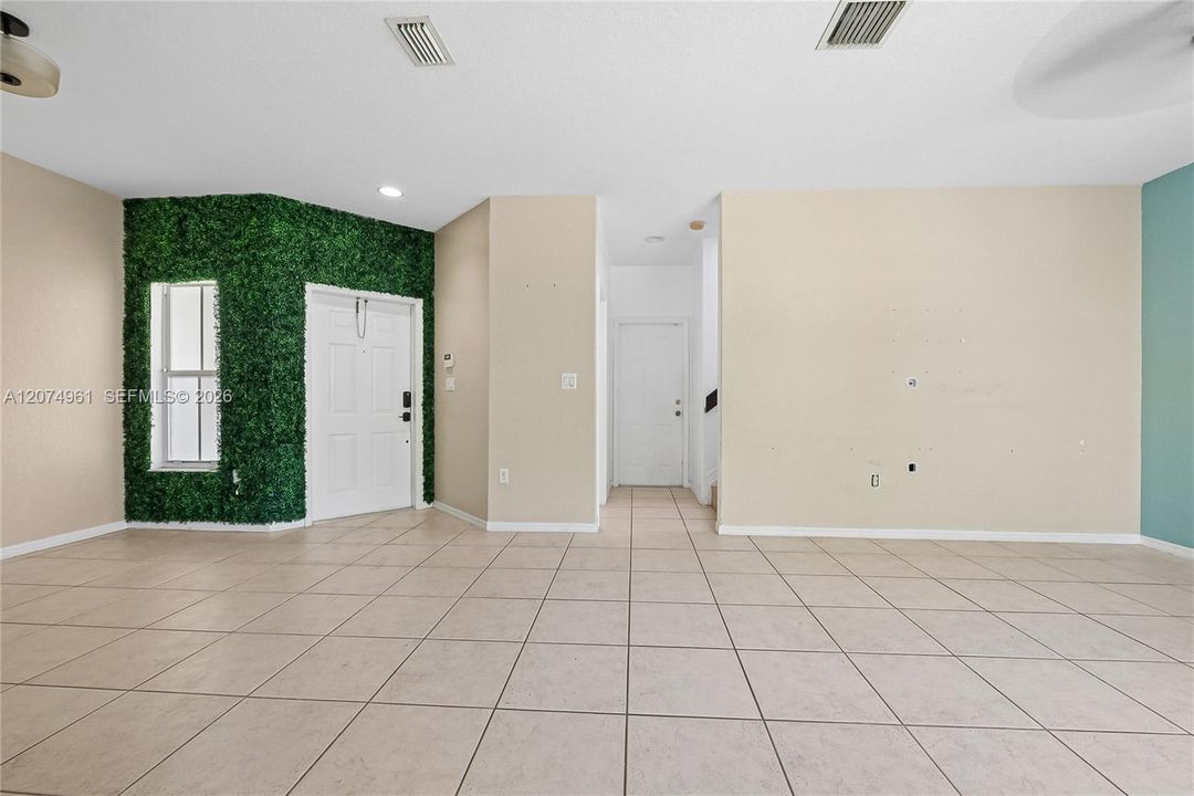 For Sale: $469,999 (4 beds, 2 baths, 1928 Square Feet)