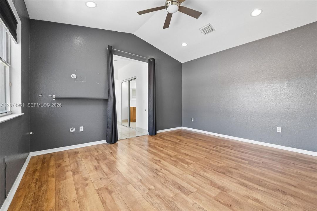 For Sale: $469,999 (4 beds, 2 baths, 1928 Square Feet)