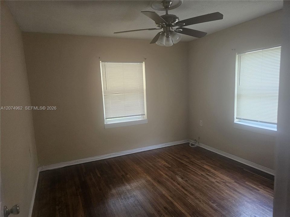 For Rent: $1,975 (2 beds, 1 baths, 1832 Square Feet)