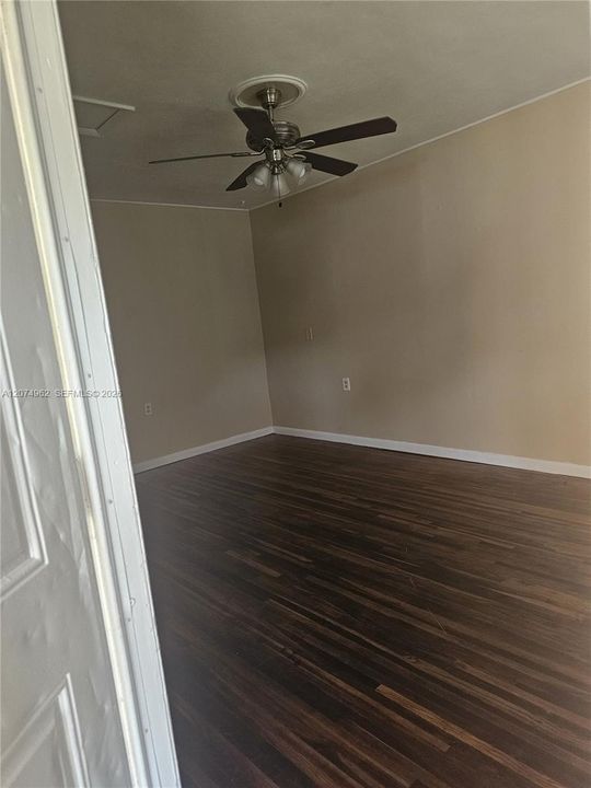 For Rent: $1,975 (2 beds, 1 baths, 1832 Square Feet)