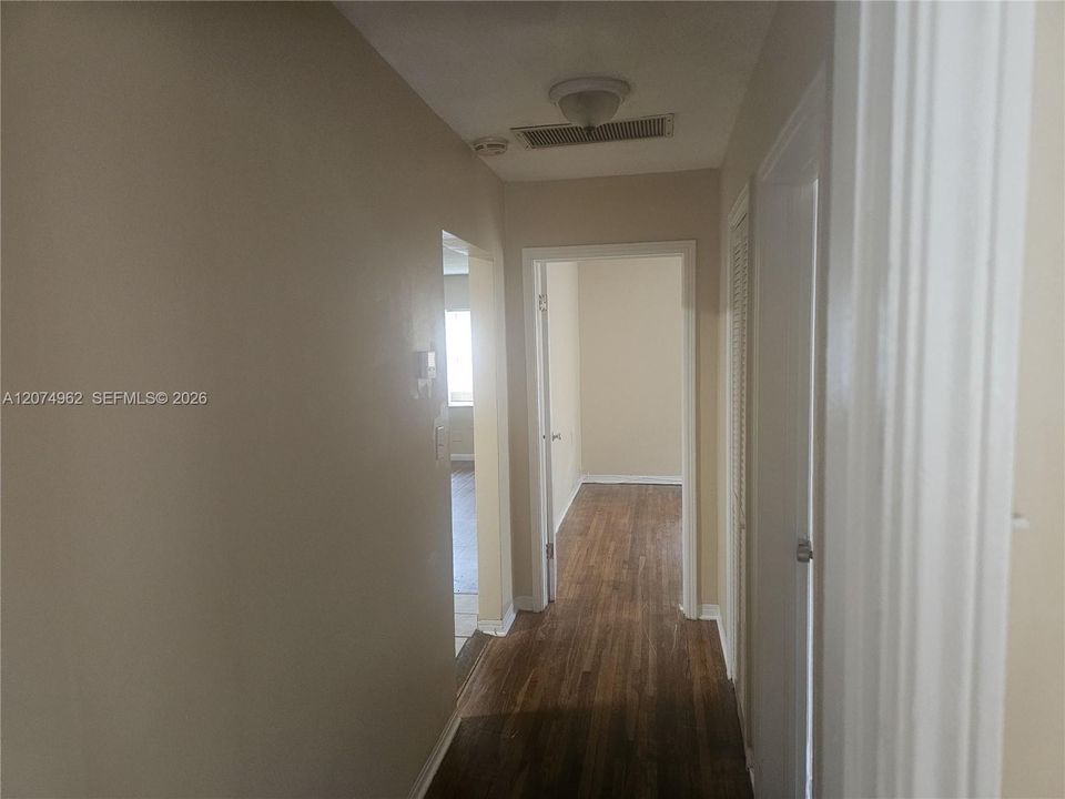 For Rent: $1,975 (2 beds, 1 baths, 1832 Square Feet)