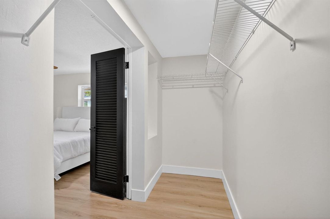 28-web-or-mls-1221 Singer Dr (28)