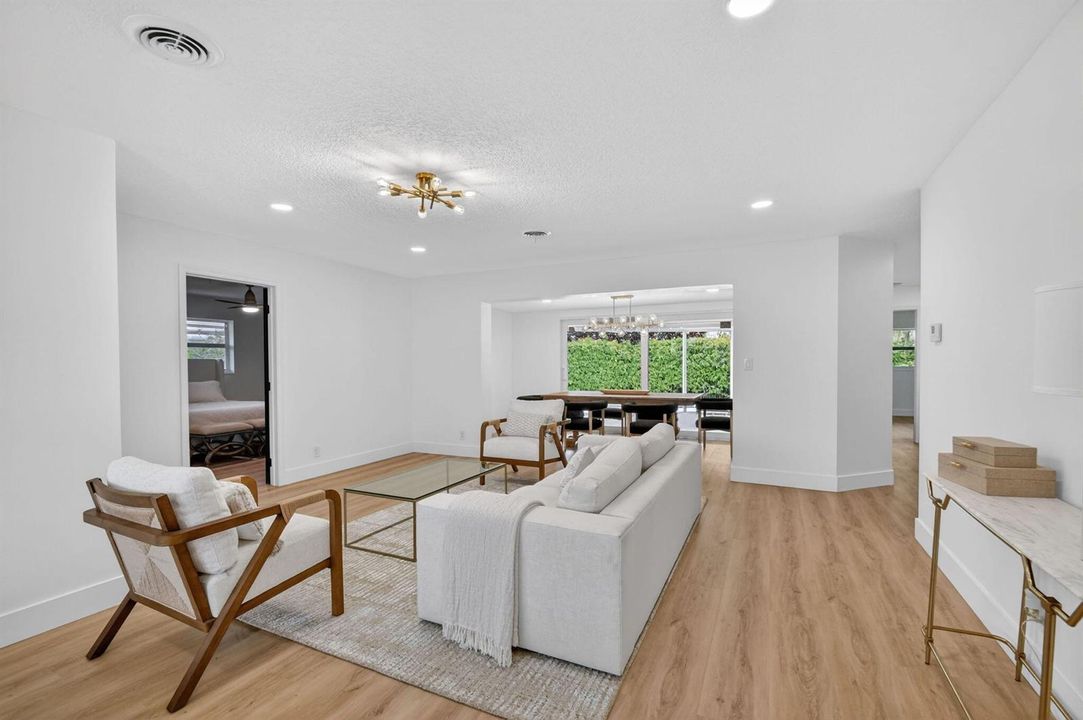 6-web-or-mls-1221 Singer Dr (6)
